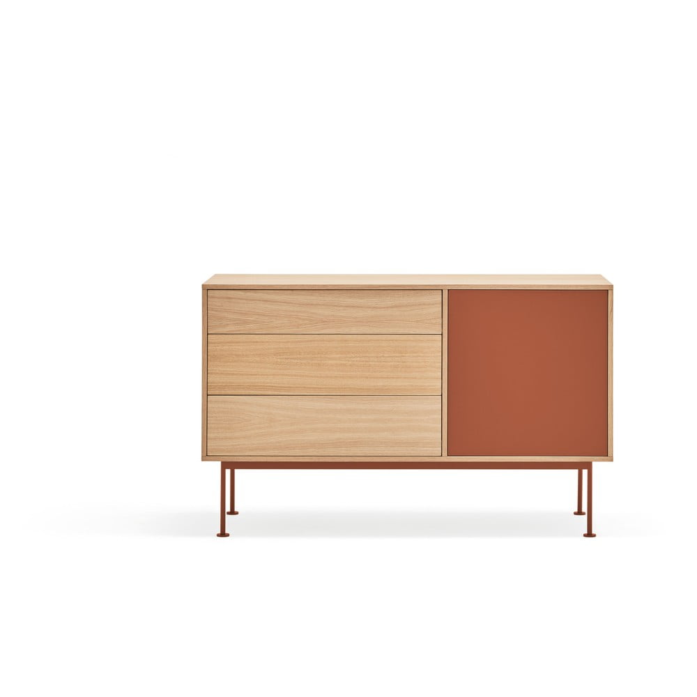 Yoko téglavörös komód tölgyfa dekorral